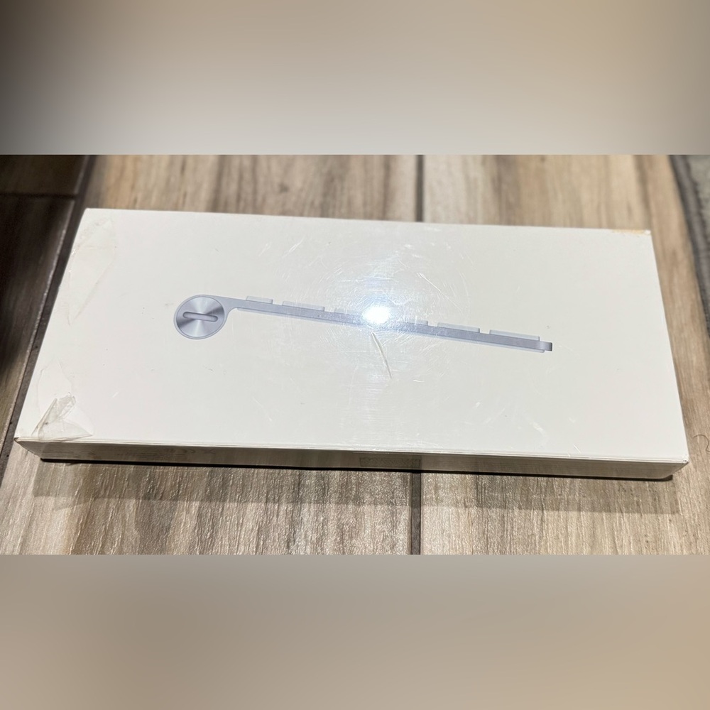 New Apple Wireless Keyboard Model A1314 New in box.